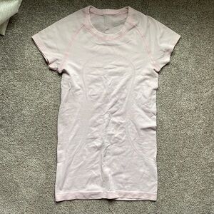 Lululemon tee